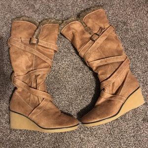 Diba size 8 faux fur & suede wedge boots